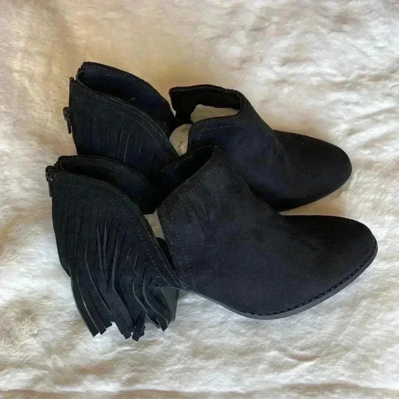 Carlos Santana Cleo Fringe Bootie - Picture 3 of 6